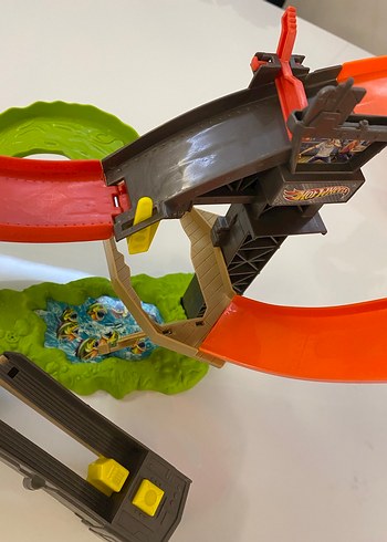  Beden Hot Wheels Çılgın Dinazor Seti T-Rex