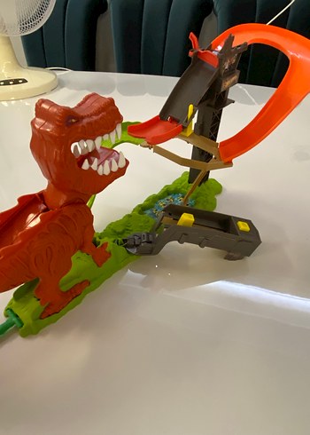  Hot Wheels Çılgın Dinazor Seti T-Rex