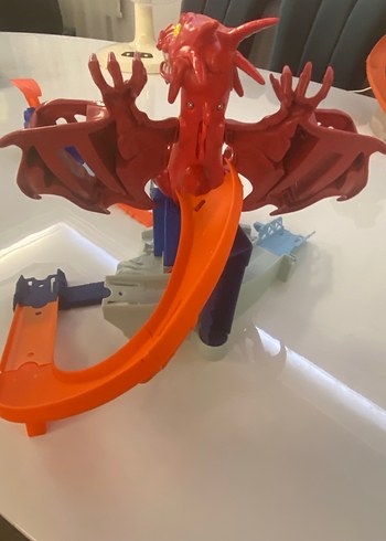  Hot Wheels Ejderha Macerası Oyun Seti