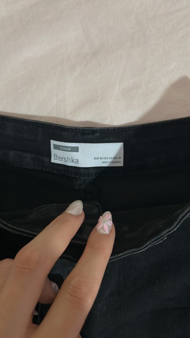 Bershka Siyah Mini Denim Şort - Görsel 5