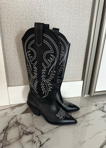 39 Beden Siyah Deri İşlemeli Dizüstü Stiletto Bot
