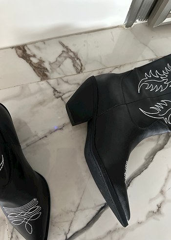 39 Beden siyah Renk Siyah Deri İşlemeli Dizüstü Stiletto Bot