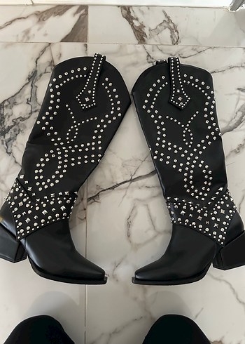 Kemerli Siyah Gotik Dizüstü Botlar