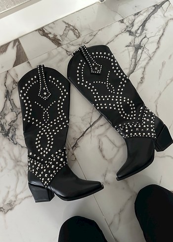 39 Beden Kemerli Siyah Gotik Dizüstü Botlar