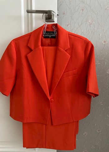 m Beden Kısa Kollu Kırmızı Mini Blazer ve pantolon