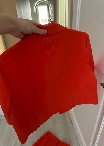 Quzu Kısa Kollu Kırmızı Mini Blazer ve pantolon