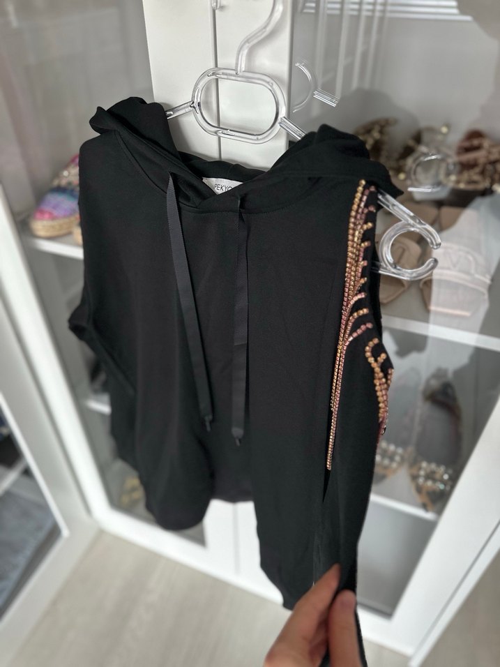 Taş Detaylı Siyah Kapüşonlu Sweatshirt - Görsel 3