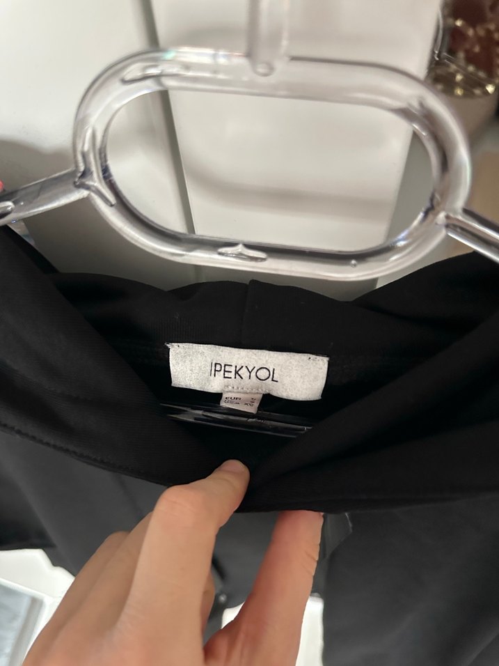 Taş Detaylı Siyah Kapüşonlu Sweatshirt - Görsel 4