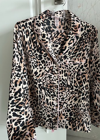 Leopar Desenli V Yakalı Kadın pijama takımı - Görsel 3