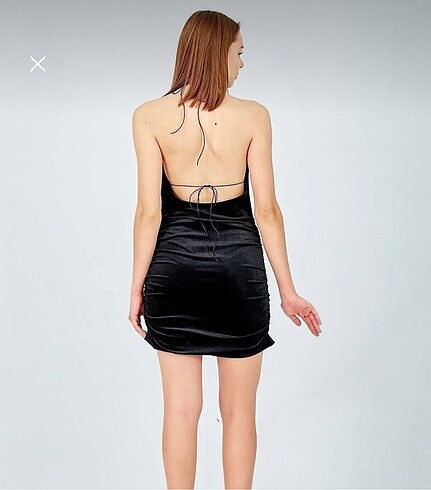 xs Beden Siyah Askılı Kadife Mini Elbise