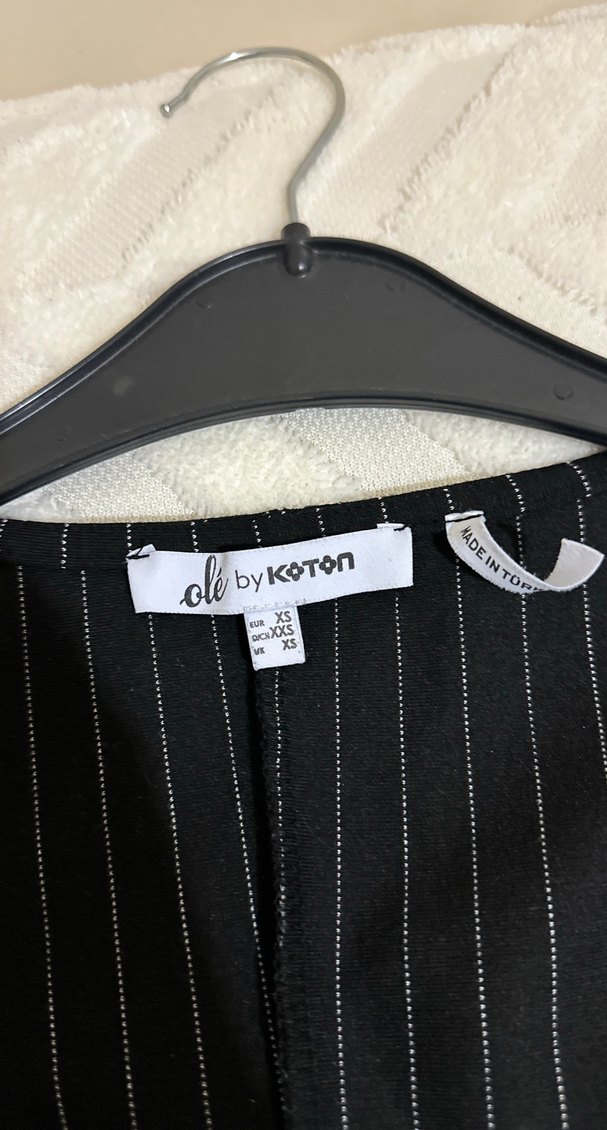 V Yakalı Siyah Çizgili Uzun Kollu Elbise - Görsel 2