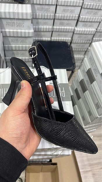 Diğer Direkli model 9 cm ökçe ten/siyah/gümüş 37 numara