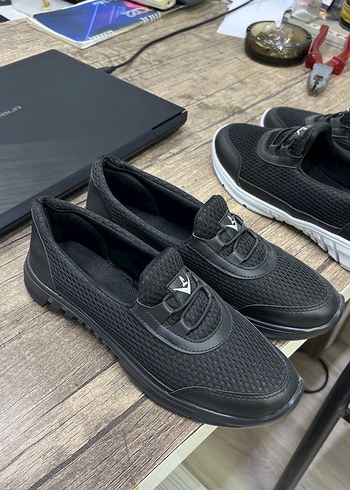 Siyah Kadın Spor Ayakkabı Velcro Detaylı