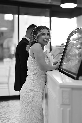 Gül detay beyaz nikah elbisesi