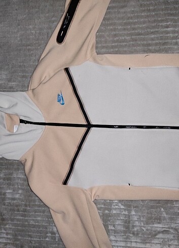 Nike tech