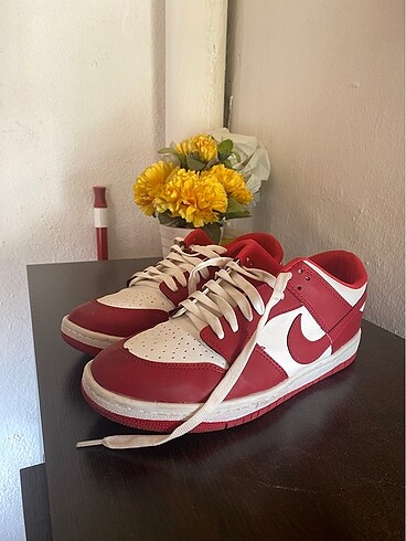 Kırmızı nike ayakkabı