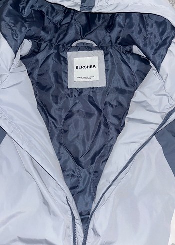 Erkek Gri Spor Kapüşonlu Rüzgarlık Ceket BERSHKA - Görsel 4