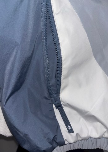 Erkek Gri Spor Kapüşonlu Rüzgarlık Ceket BERSHKA - Görsel 3