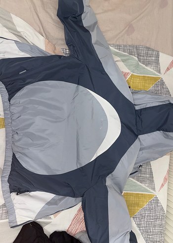 Erkek Gri Spor Kapüşonlu Rüzgarlık Ceket BERSHKA - Görsel 7