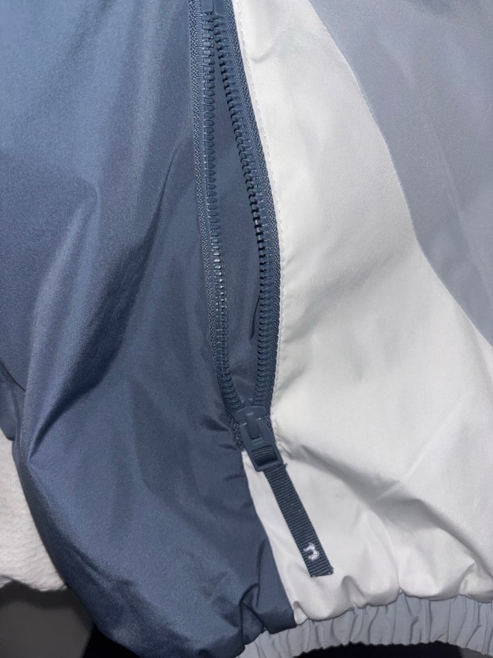 Erkek Gri Spor Kapüşonlu Rüzgarlık Ceket BERSHKA - Görsel 3