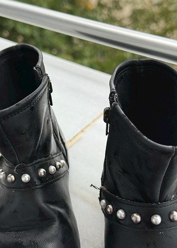 Kızlar için Parlak Siyah Tokalı Biker Botlar - Görsel 2