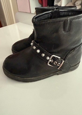 Kızlar için Parlak Siyah Tokalı Biker Botlar - Görsel 5