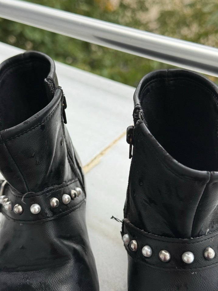 Kızlar için Parlak Siyah Tokalı Biker Botlar - Görsel 2