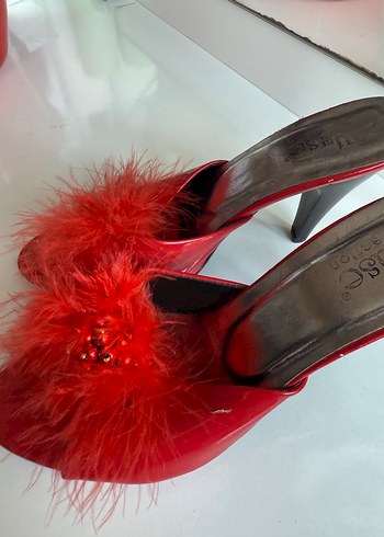 Kırmızı Tüylü Yüksek Topuklu Kadın Terlik - Görsel 3