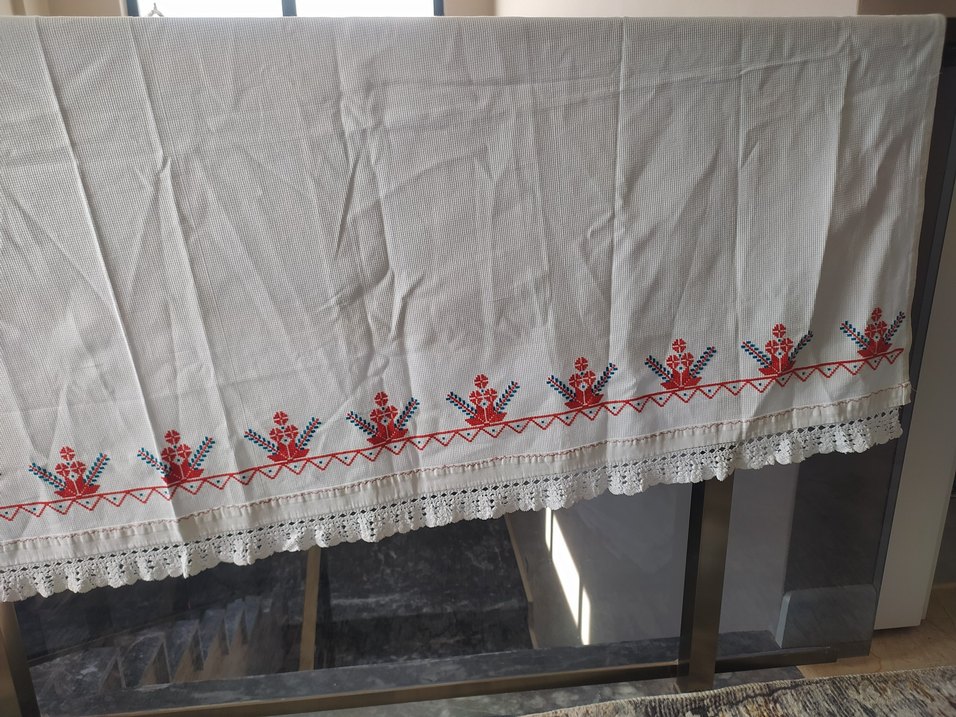 Nakışlı Beyaz ve Gri örtü - Görsel 2