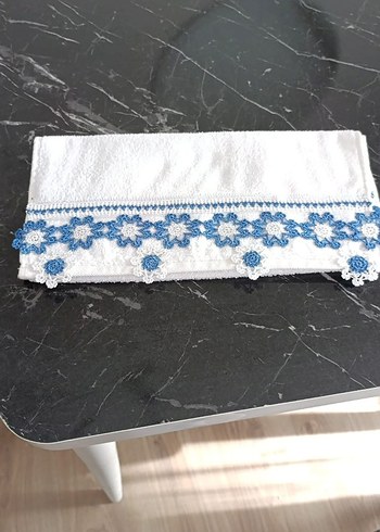 Mavi Nakışlı Beyaz Havlu - Görsel 2