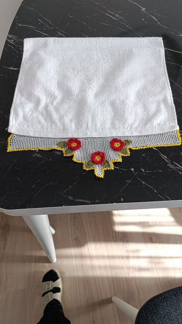 Nakışlı Beyaz Havlu - Görsel 2