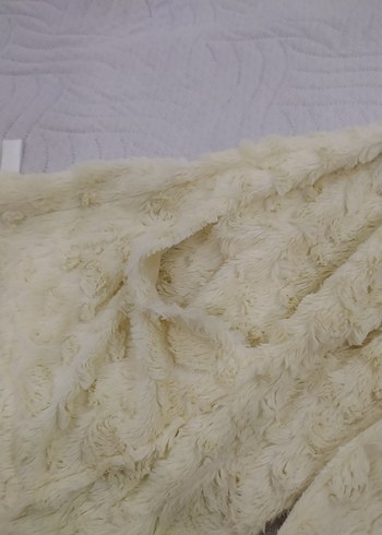 Kadın Beyaz Peluş Detaylı Şal - Görsel 3