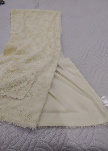 Kadın Beyaz Peluş Detaylı Şal - Görsel 4