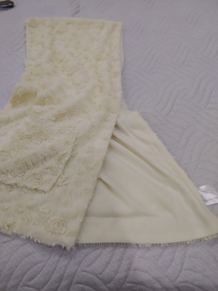 Kadın Beyaz Peluş Detaylı Şal - Görsel 4