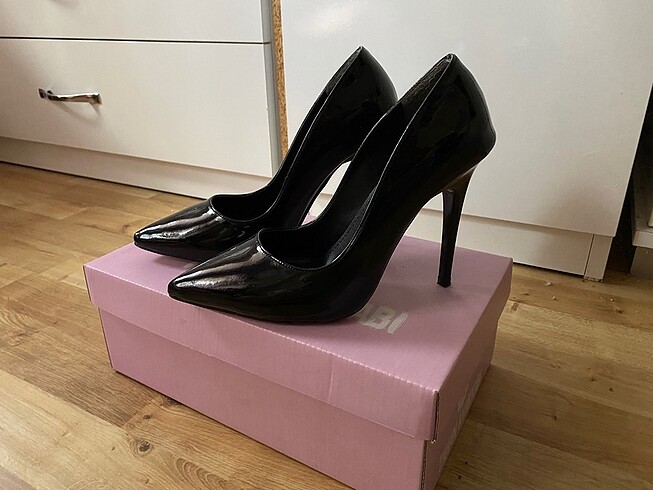 36 Beden SİYAH RUGAN STILETTO