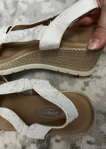 Polaris Beyaz Yılan Desenli Dolgu Topuklu Sandalet - Görsel 2