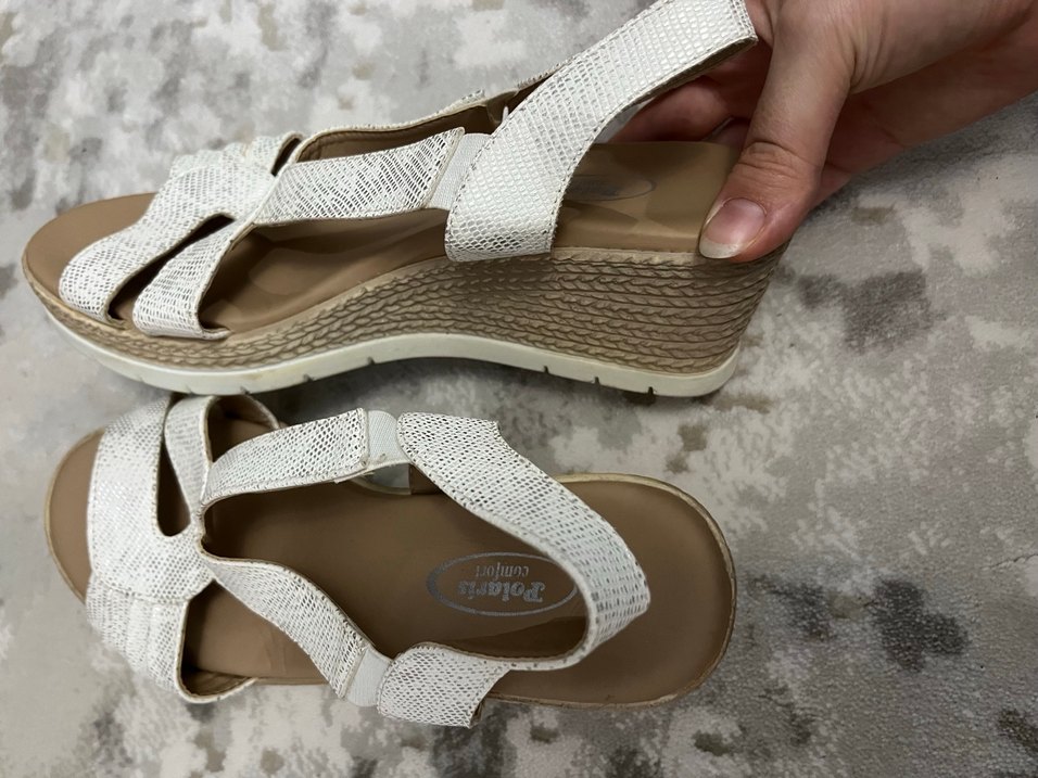 Polaris Beyaz Yılan Desenli Dolgu Topuklu Sandalet - Görsel 2