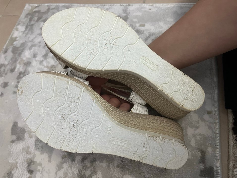 Polaris Beyaz Yılan Desenli Dolgu Topuklu Sandalet - Görsel 3