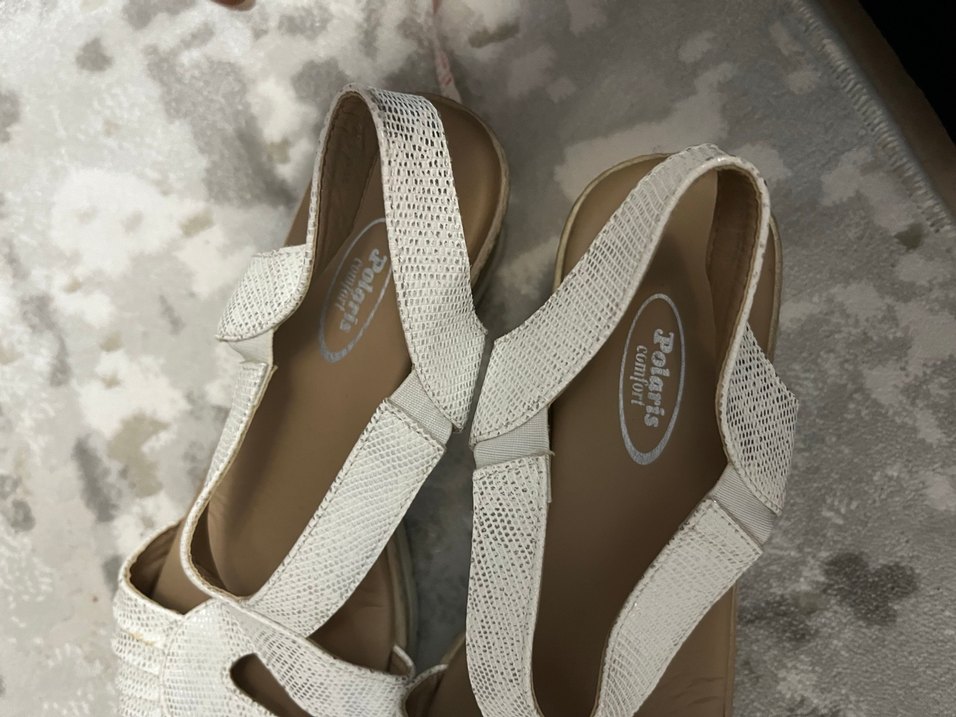 Polaris Beyaz Yılan Desenli Dolgu Topuklu Sandalet - Görsel 5