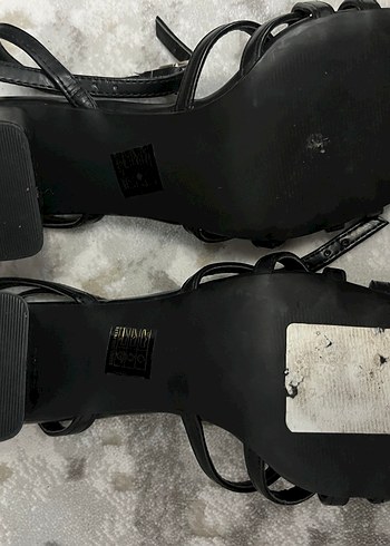 Siyah Tokalı Kadın Topuklu Ayakkabı - Görsel 4