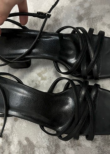 Siyah Tokalı Kadın Topuklu Ayakkabı - Görsel 2