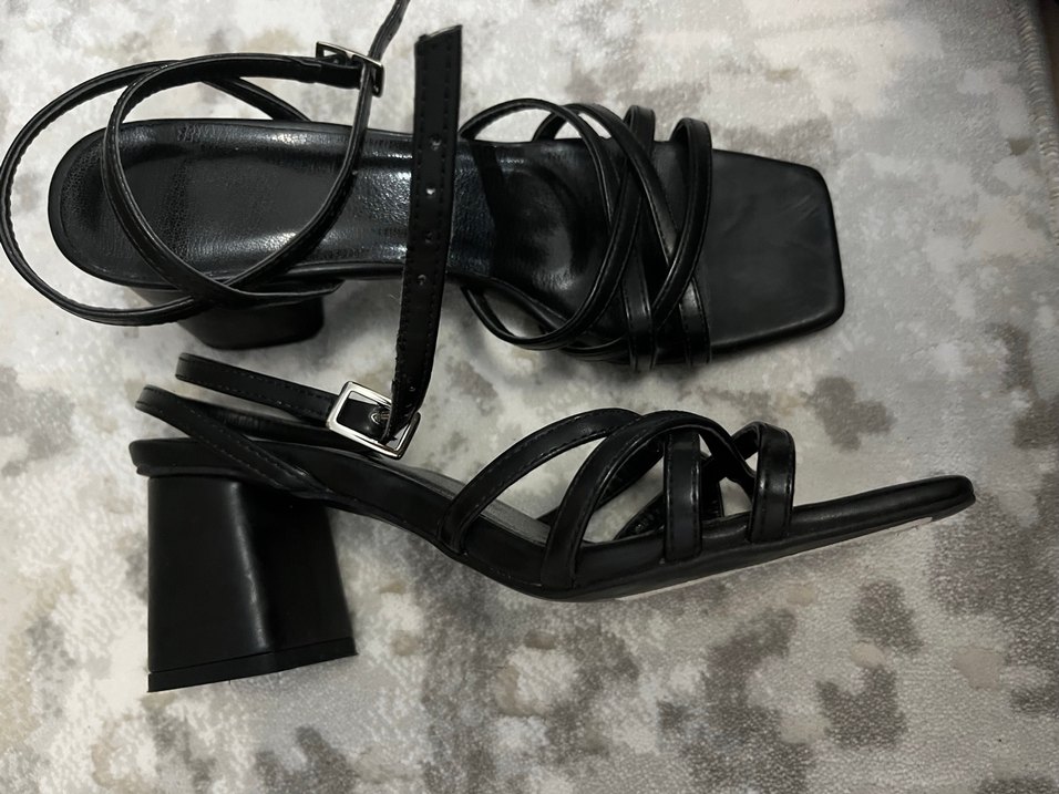 Siyah Tokalı Kadın Topuklu Ayakkabı - Görsel 3