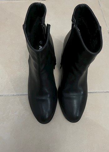 Kadın Siyah Deri Topuklu Bot - Görsel 2