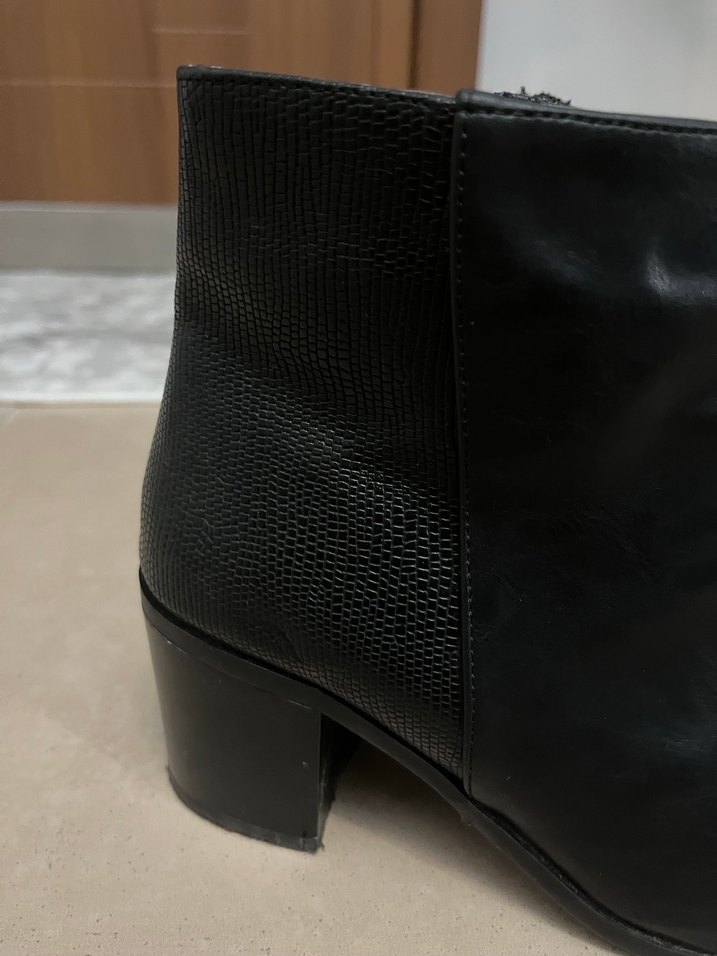 Kadın Siyah Deri Topuklu Bot - Görsel 4