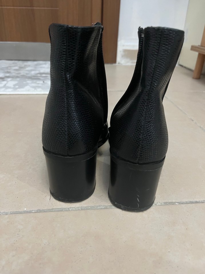 Kadın Siyah Deri Topuklu Bot - Görsel 5
