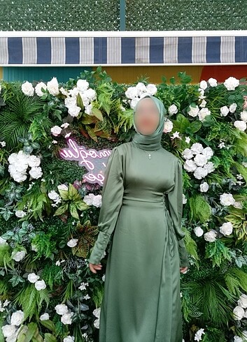 Çağla yeşili saten tesettür abiye