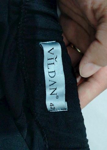 Kadın Siyah Dar Kesim Bilek boy Kumaş Pantolon - Görsel 3