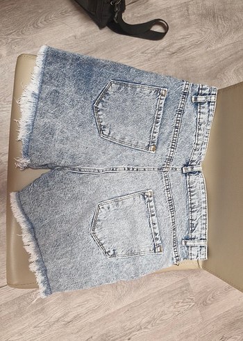 Düğmeli Gri Mavi Bağlama Desenli Mini Kot Şort - Görsel 2