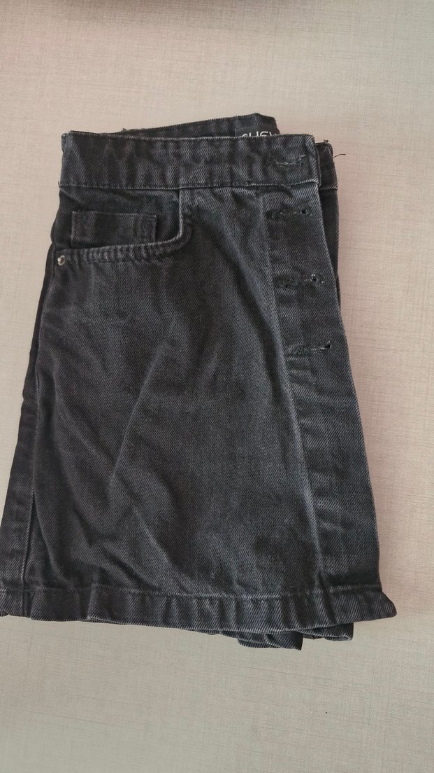 Düğmeli Siyah Midi Denim Şort - Görsel 2