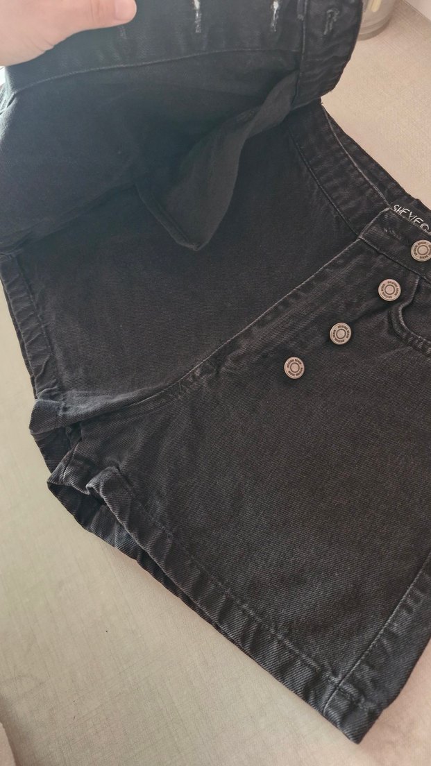 Düğmeli Siyah Midi Denim Şort - Görsel 4